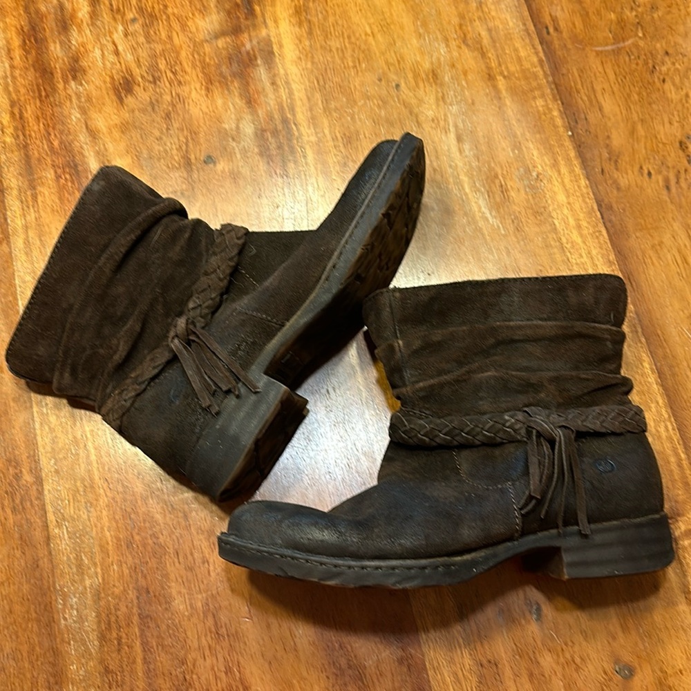 Born dark brown suede boots